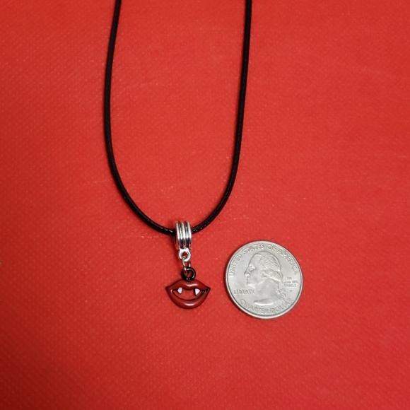 NWT Black Red Vampire Fangs necklace - Picture 4 of 7